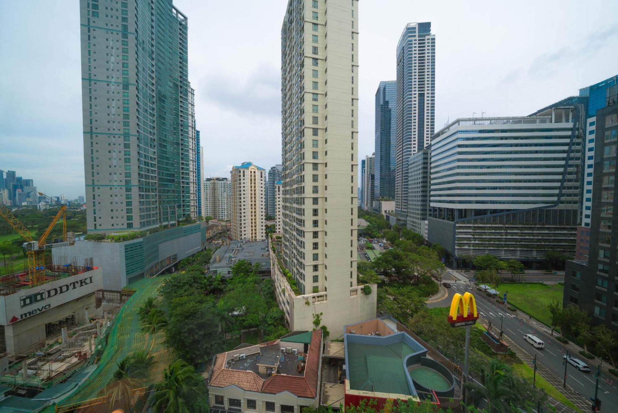 Prime Avant Bgc Location Apartments By Ph Staycation مانيلا المظهر الخارجي الصورة